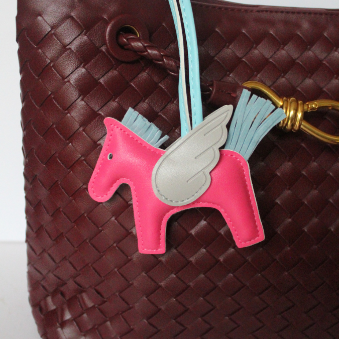 CHARM HORSE PINK